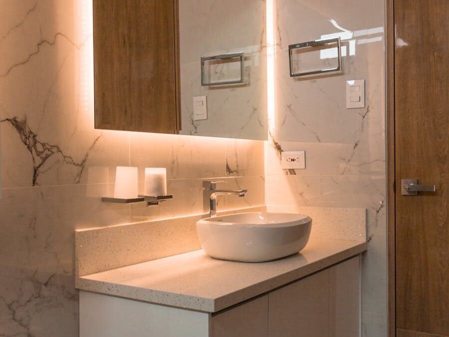 Marble vs Quartz Bathrooms: What to Choose